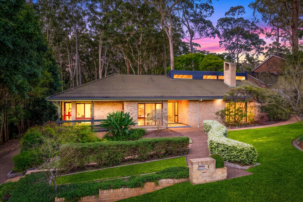 West Pennant Hills 5બેડરૂમ Family-friendly single level home embracing privacy and serenity