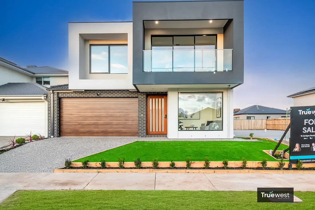Tarneit 5 Bedroom Luxury living in the heart of Riverdale Estate
