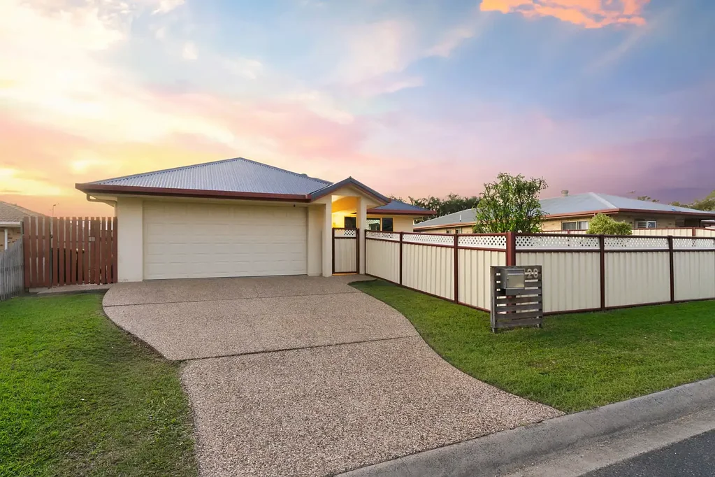 Kawana 4房  Solar, Shed & Family Living