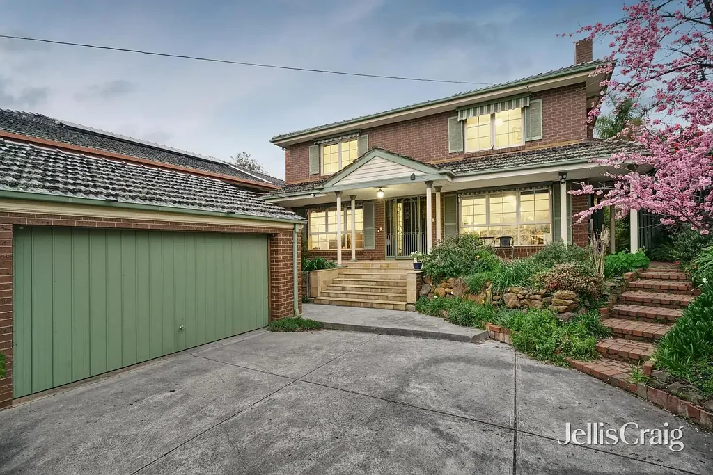 Rosanna 4 Bedroom Instantly Appealing For Its Sought-After Location