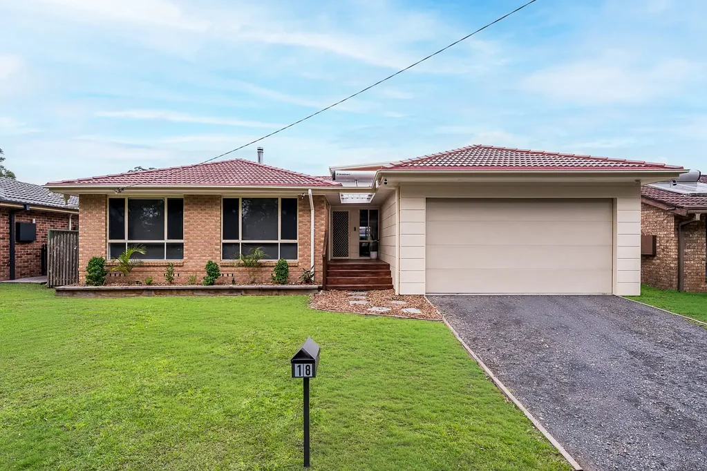 Shoalhaven Heads 4房  Spacious Family Home with Coastal Appeal.