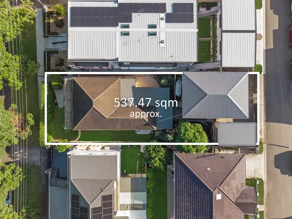 Bexley 6房 双街面入口 地块宽敞 三居室主宅 独立三居室granny flat 靠近Kogarah火车站 优质学校环绕 Dual Living Opportunity with Two Street Frontage in Prime Bexley Location