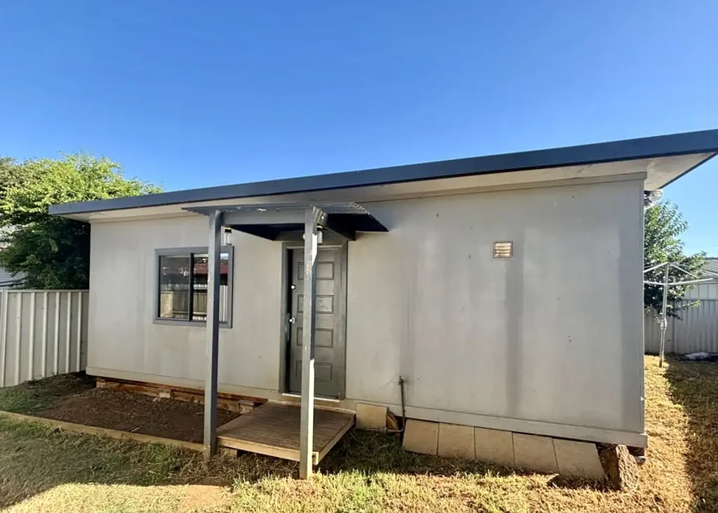Cosy 2 Bedroom Granny flat with spacious rear yard