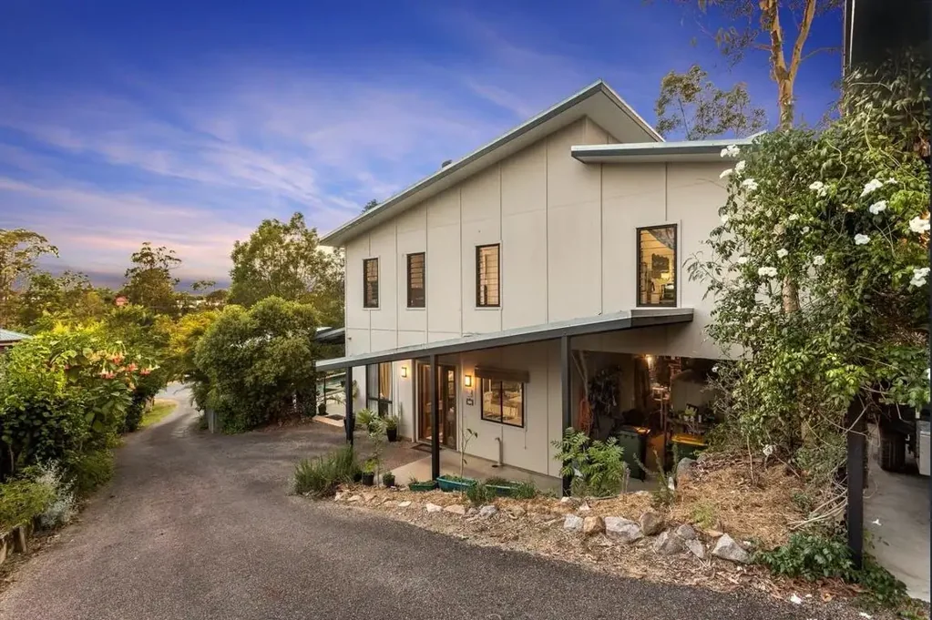 Upper Kedron 5 Bedroom Grand Family Home with Dual Living