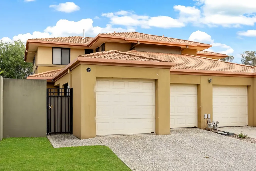 Sydenham 3 Slaapkamer Secure, Spacious & Convenient Living
