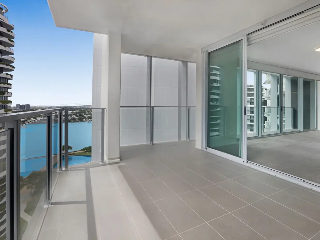Executive Residence in The Skyring Apartments (Entrance on Skyring Terrace)