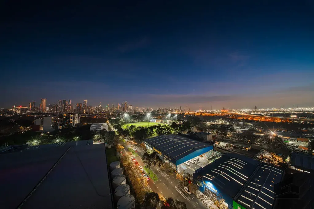 North Melbourne 4房 Arden Gardens 的皇冠：300 平方米全景视野 The Crown of Arden Gardens: 300 sqm of Panoramic Views