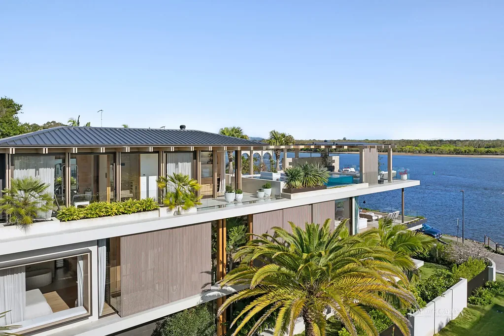 Noosaville 4 Bedroom Absolute Showstopper; Pinnacle on Noosa River
