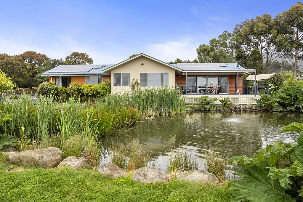 Woodbridge 4房  Spacious home with studio and shed on 1.4 acres
