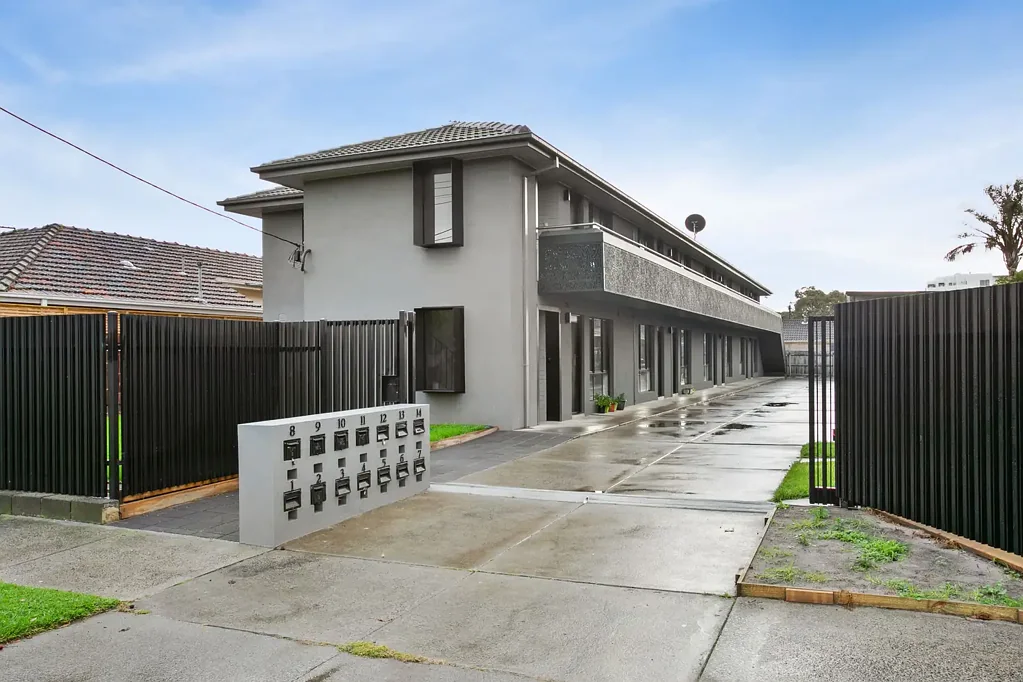 Stylish 1-Bedroom Close to Beach & Rail
