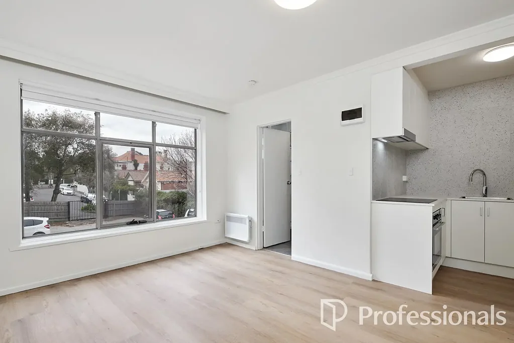 FABULOUS OPPORTUNITY FOR RENNOVATED STUDIO