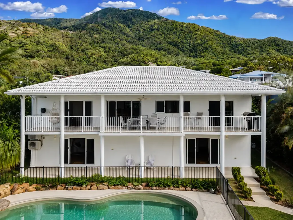 Redlynch 4房  Stylish Contemporary Family Living with Sea Views
