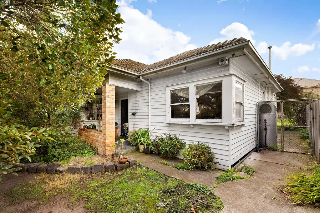 Coburg North 3 Bedroom Original Dimensions rich in Contemporary Potential