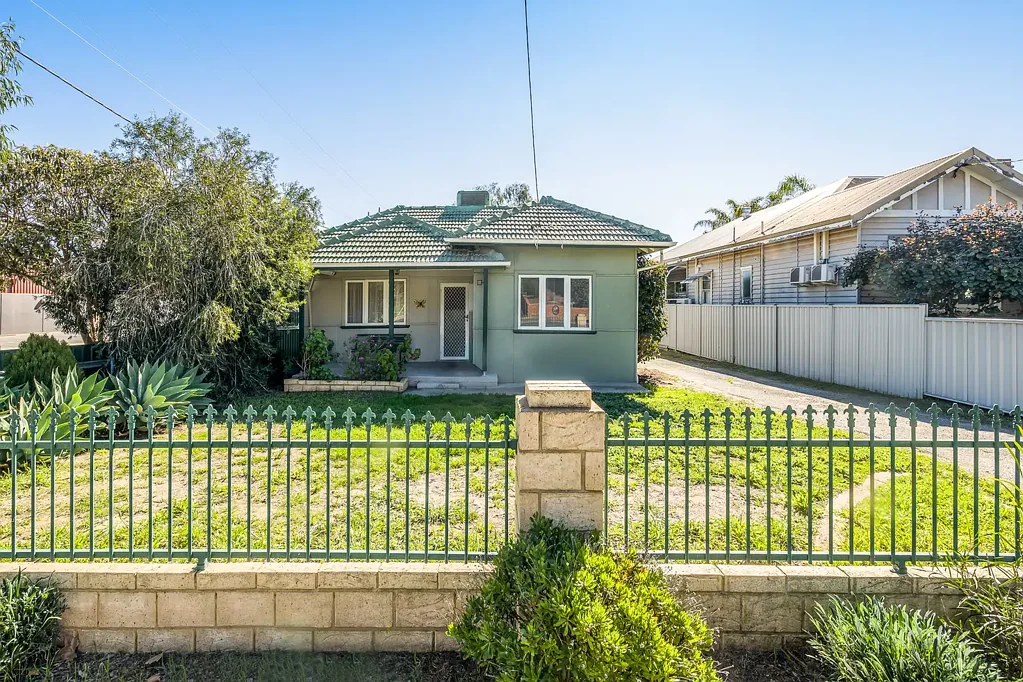 Northam 3房  Commercial Zoning, Corner Block & Endless Potential!