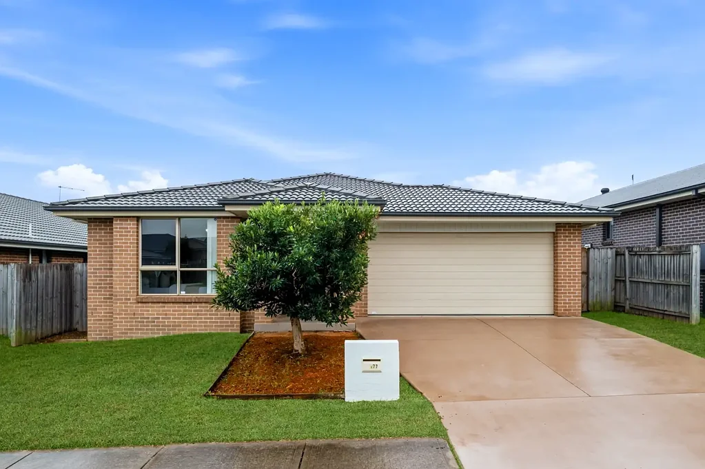 Edmondson Park 4房 宽敞的家庭生活空间，占地450平方米 Spacious Family Living on 450sqm