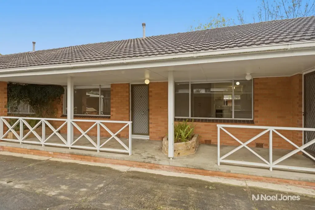 Renovated, Light-Filled Living in the Heart of Ringwood