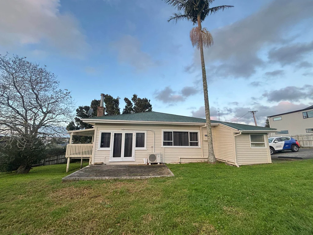 More Than Meets the Eye - Spacious 3 bedroom!