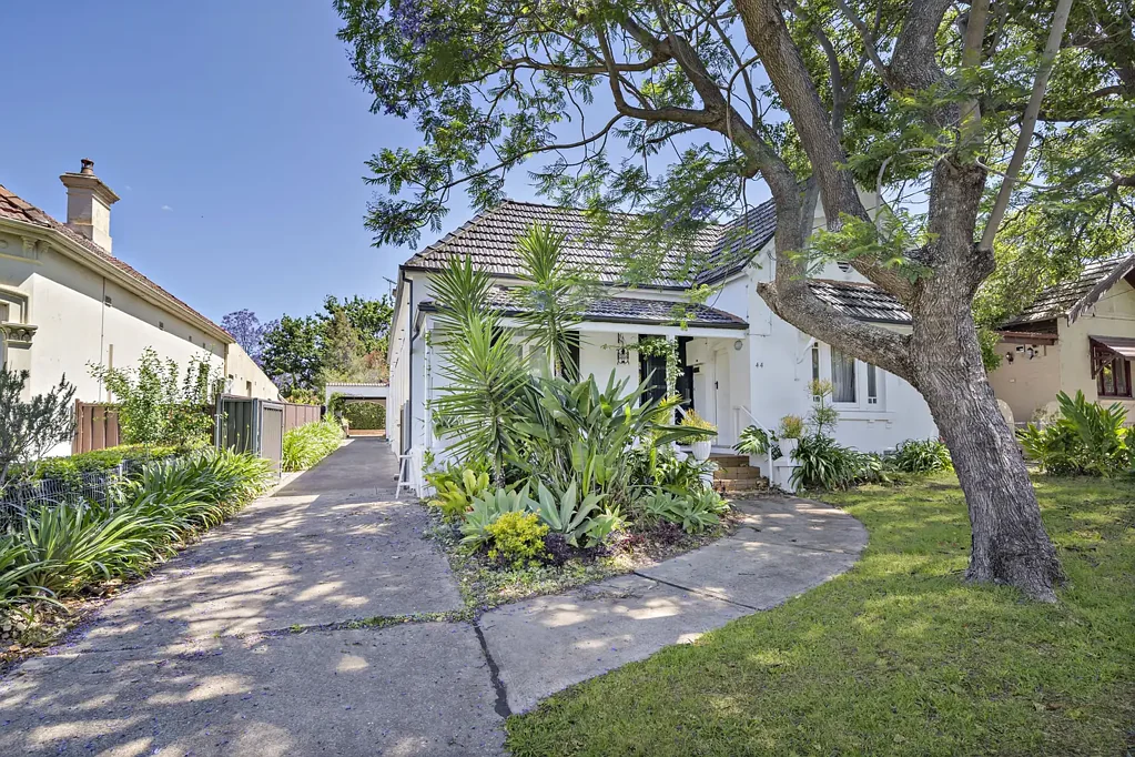 CHARMINGLY RENOVATED 5-BED + STUDY IN PRIZED HOMEBUSH POSITION