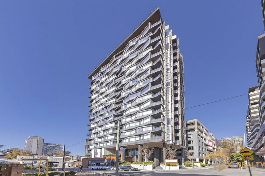 Burwood 3ห้องนอน North Facing | City View | Luxury 3 Bedroom APT | Burwood Center location