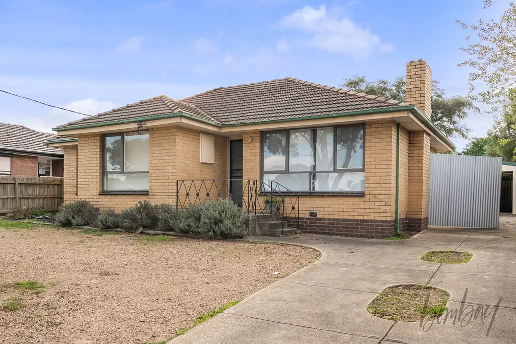 Spacious 3-Bedroom Home with Large Yard, Double Garage & Covered Carport