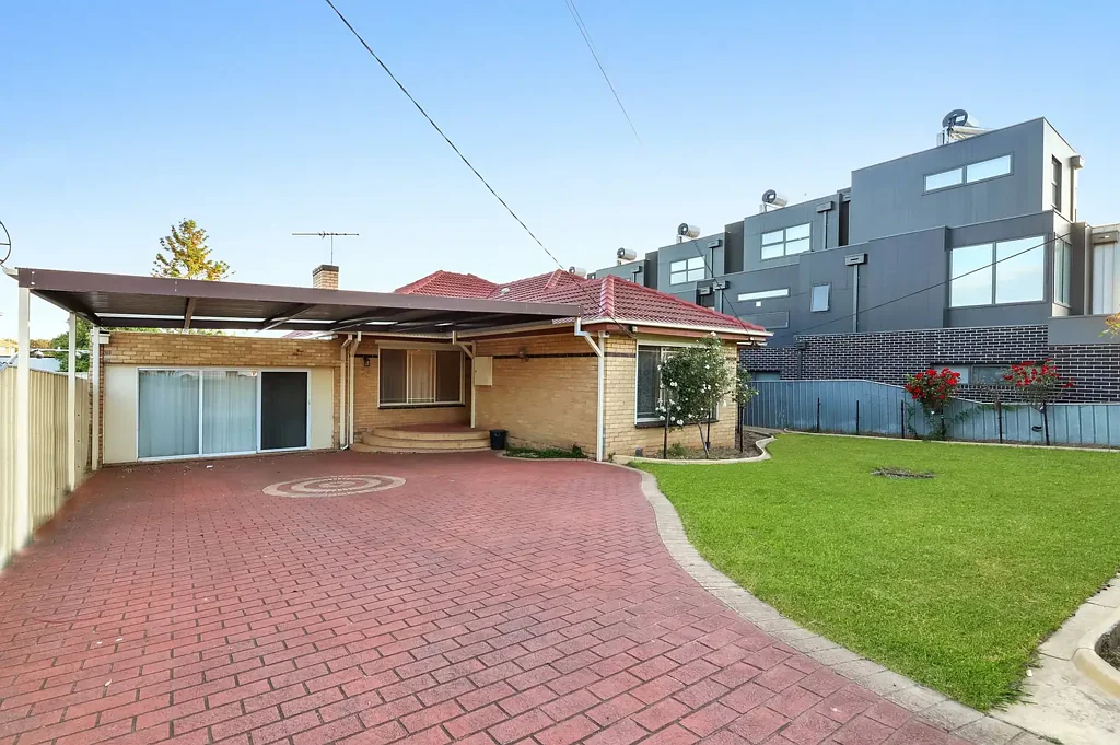 'SHORT TO MEDIUM LEASE AVAILABLE -2 Homes in 1' - For Lease