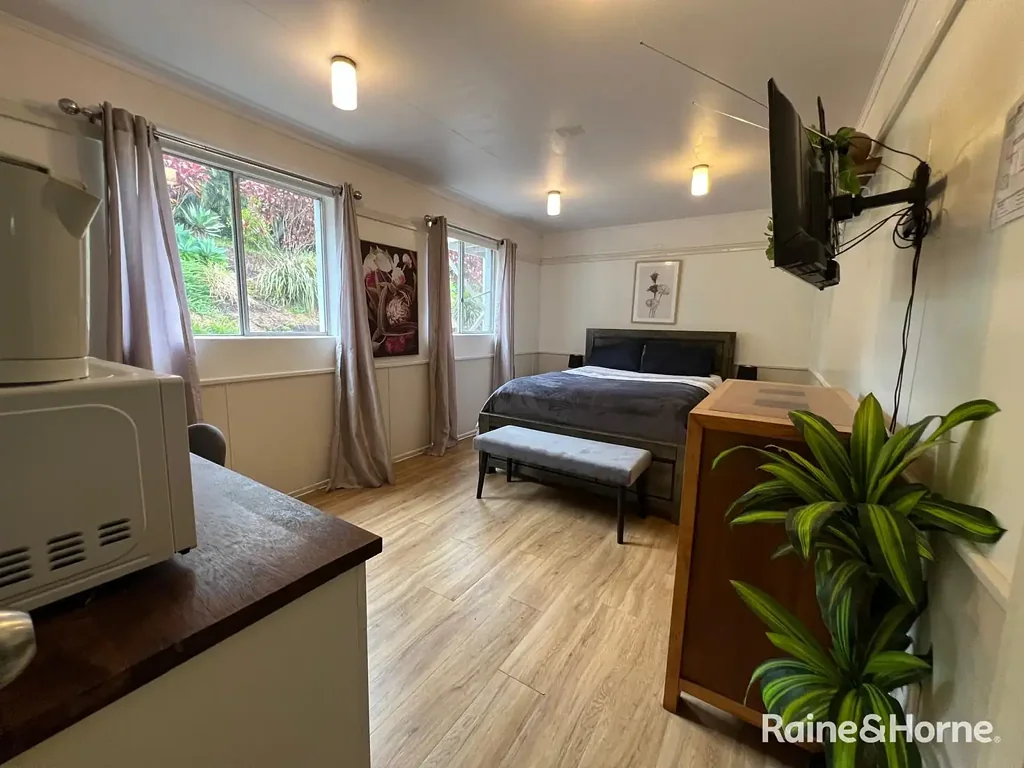 SHORT TERM LEASE - 1 BEDROOM STUDIO