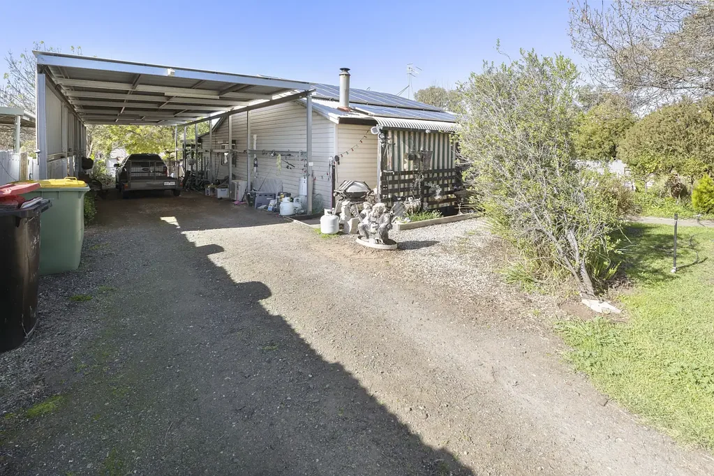 Nyah 2房  Charming Country Living on a Generous Allotment