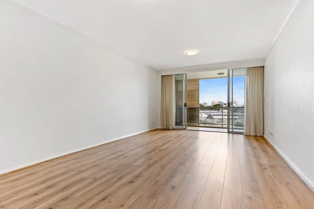 OPEN INSPECTION SATURDAY 6/9 @ 11:50am - 12:10pm Modern & Spacious 2 bedroom apartment with Floorboards in Waterloo For Lease