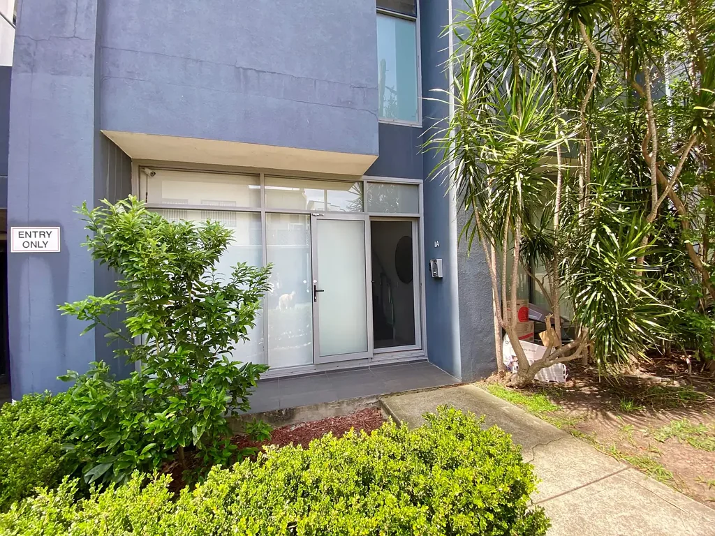Rockdale 1침실 Unique 1 Bed Terrace-style Apartment + Air Con + Car Space
TOTAL AREA: 87 SQM