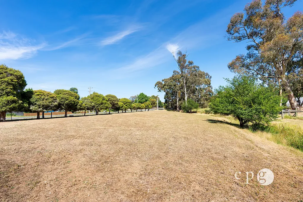 Campbells Creek READY TO SATISFY YOUR DREAMS