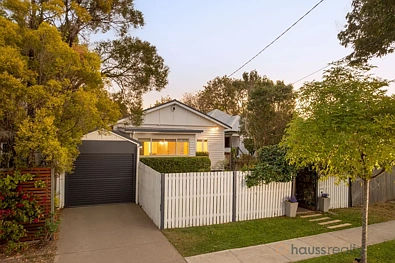 Graceville 2ਬੈੱਡਰੂਮ Cottage Charm with an Entertainer’s Backyard