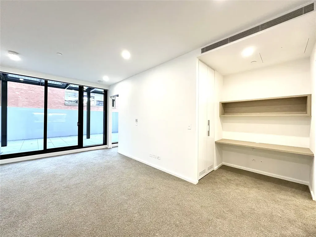 UNFURNISHED PRIVATE TWO BEDROOM WITYH STUDY APARTMENT LOCATED IN PARKHILL - WEST MELBOURNE !!!