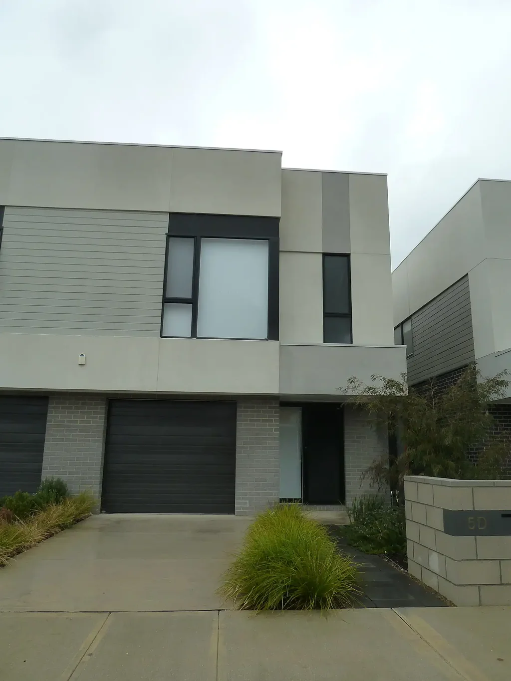 Modern Townhouse with Everything Close By