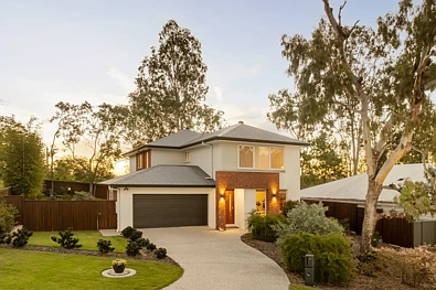 Moggill 4房 时尚生活，宁静环境与卓越的家庭吸引力 Stylish Living, Tranquil Surroundings & Exceptional Family Appeal