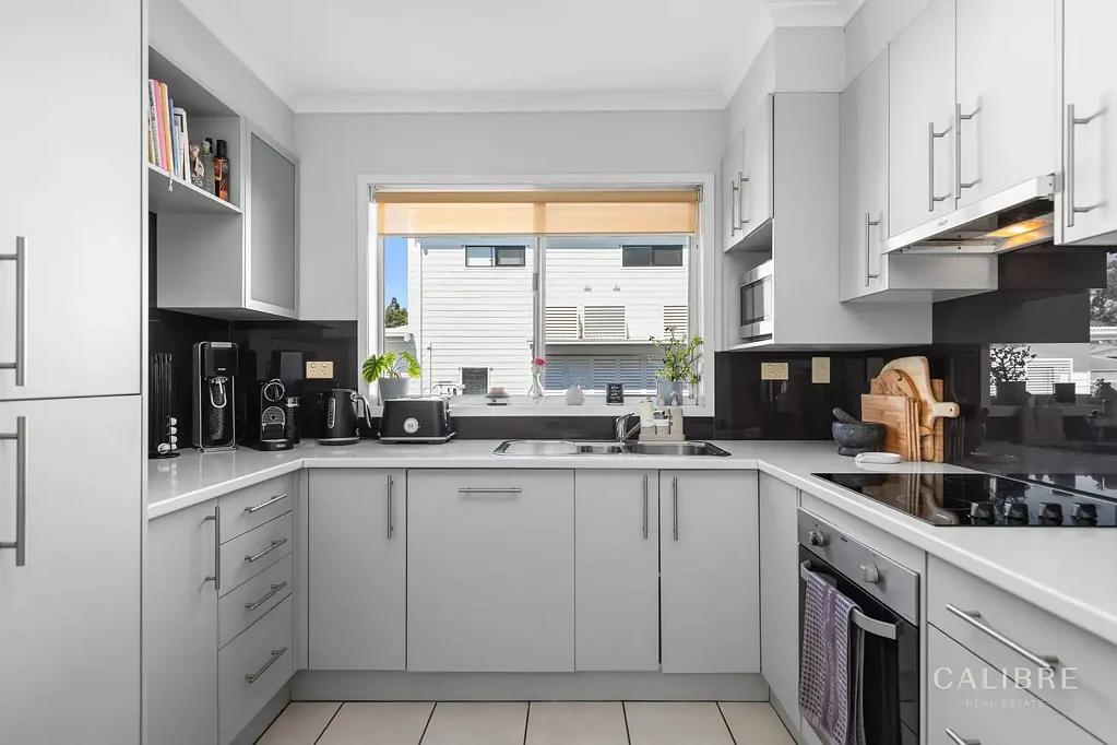 Stylish & Spacious Two bedroom Townhouse with courtyard in Prime Location!