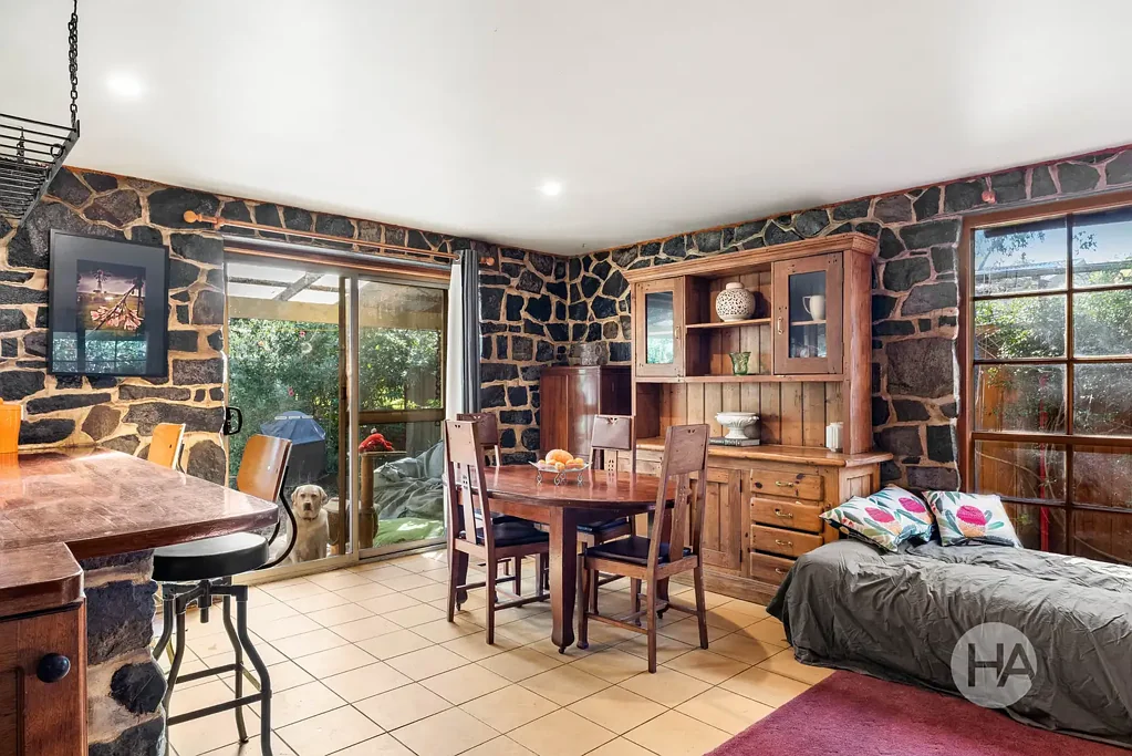 Tenby Point 3 Bedroom UNIQUE BLUESTONE COTTAGE, WHERE NATURE MEETS THE COAST.