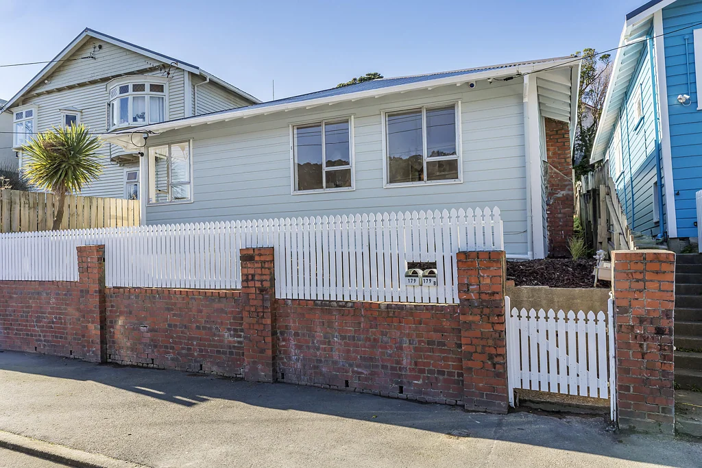 Newtown 4 Bedroom SUNNY 4-5 BED NEWTOWN GEM