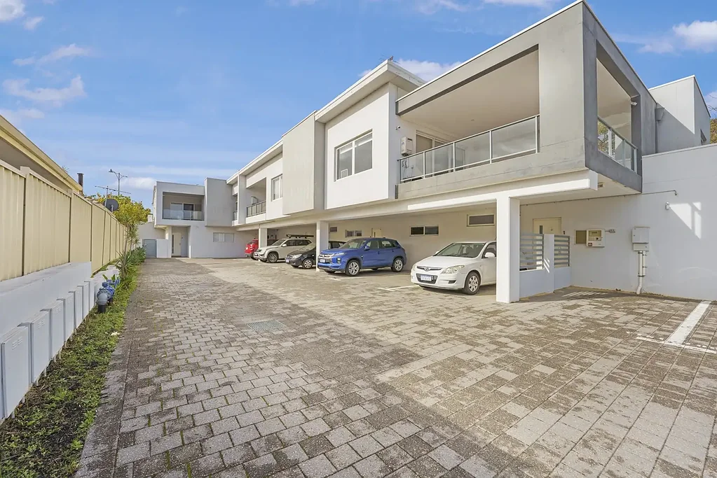 Midland 2ห้องนอน Light Filled Living - Large Courtyard - Hybrid Timber Flooring!
