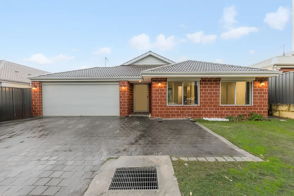 SECURE LOW MAINTENANCE LARGE FAMILY HOME WITH EXTRAS