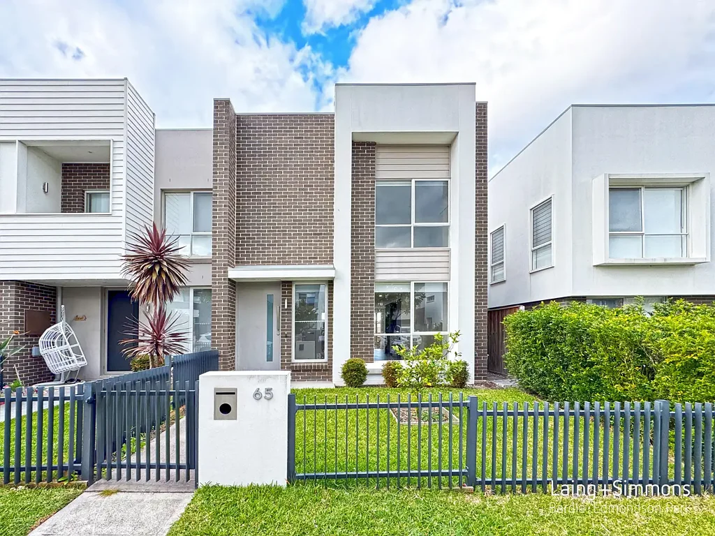 Stylish 3-Bedroom Townhouse in Prime Location