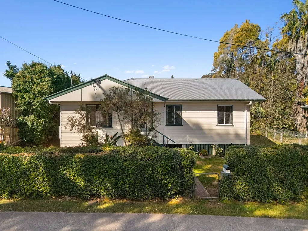 Raceview 3ਬੈੱਡਰੂਮ First Home or Investment Opportunity with Vacant Possession and Side Access