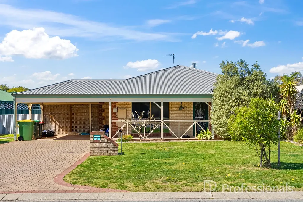 Port Kennedy 4 Bedroom FAMILY HOME WITH POWERED WORKSHOP