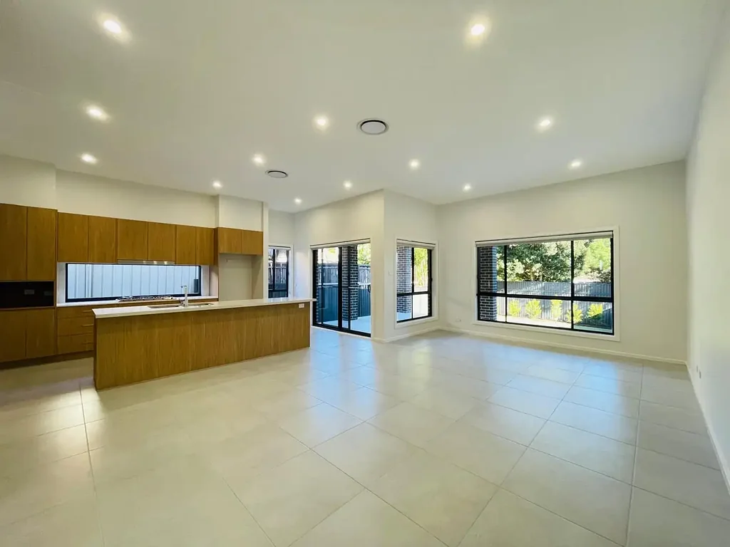 LUXURY 5 BEDROOM DUPLEX - PEAKHURST For Rent ! ! !