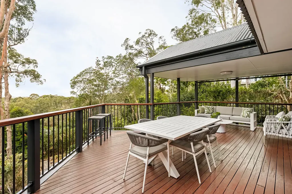 Alderley 4Kwarto Stunning Split-Level Family Home with Beautiful Easterly Views and Exceptional Entertaining