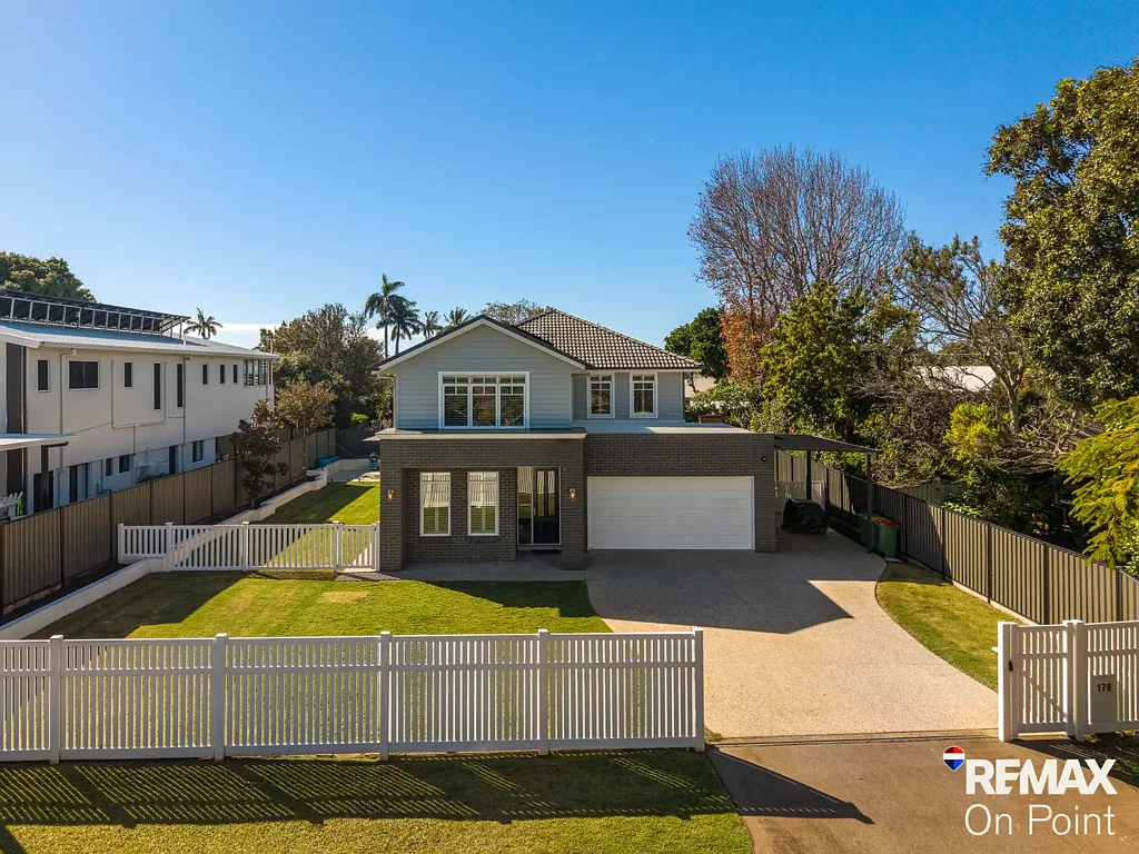 Victoria Point 5chambre Luxury Family Living with Heated Pool, Solar with Battery & Abundance of Off Street Parking
