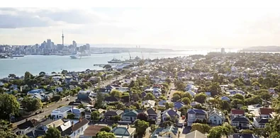 历史经验看房价：上涨绝非铁律，下跌风险取决于一大因素