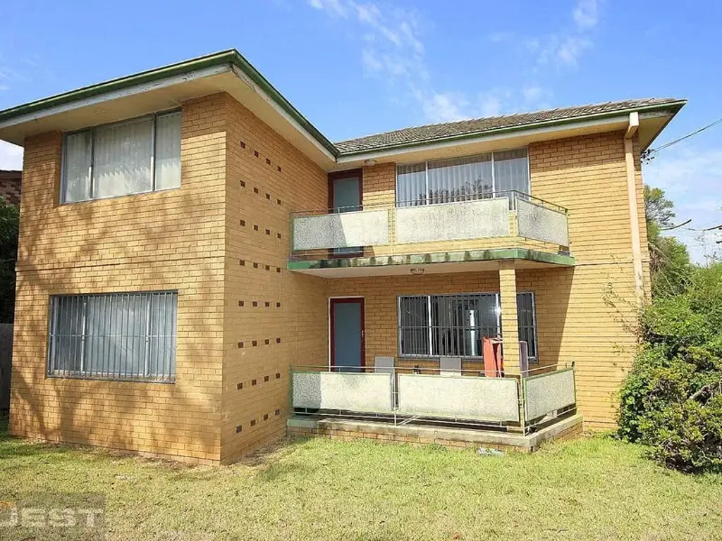 Perfect Location Unit!!