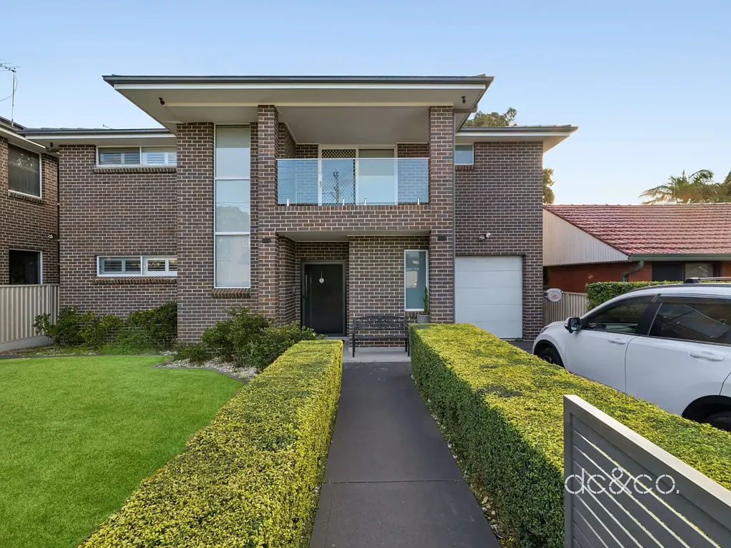 2/74B Girraween Road, Girraween, NSW 2145, 5房, 3浴, House