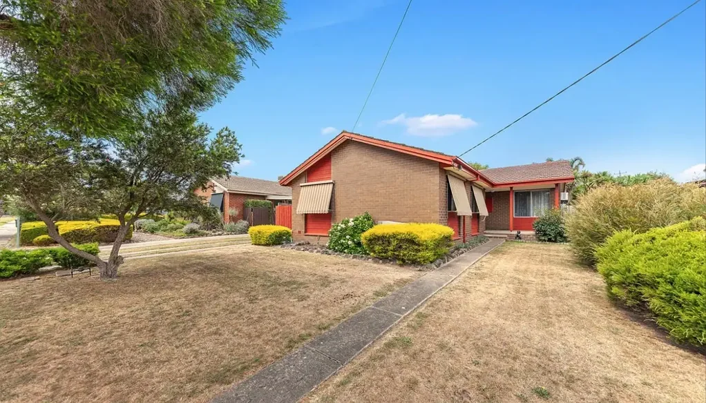 Three Bedroom Family Home walk to shops