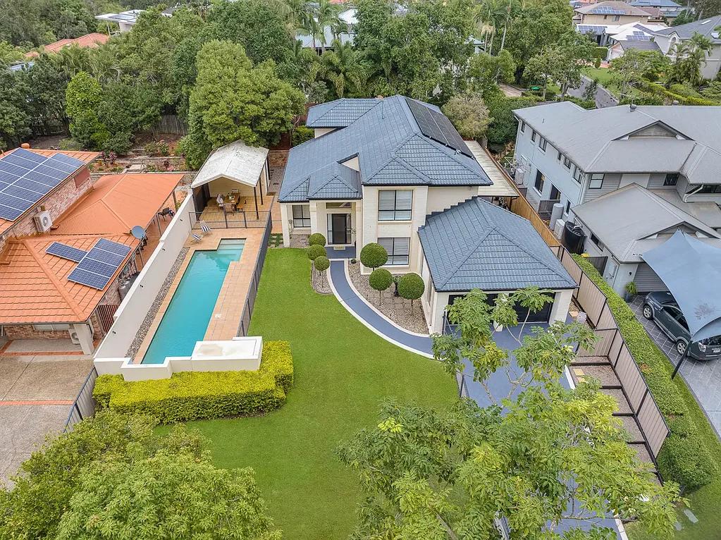 Albany Creek 4部屋 A Residence of Impressive Design, Timeless Presence and Effortless Family Living in the Country Club Estate